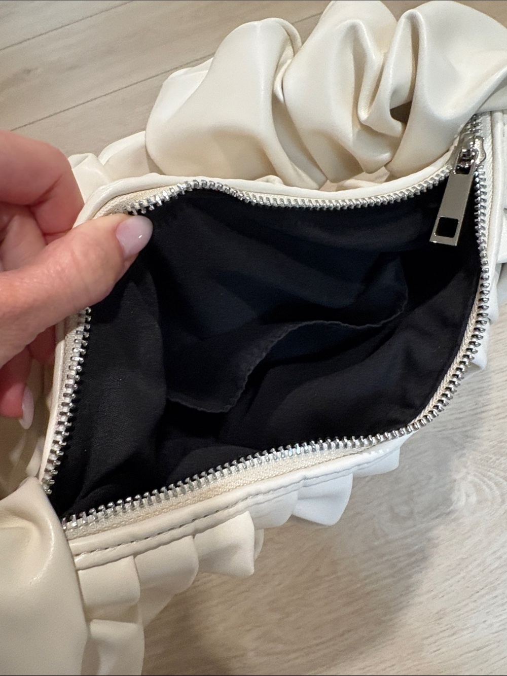 ASOS Cream Ruched Shoulder Bag - Picture 4 of 4